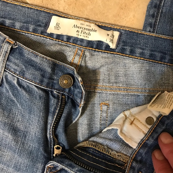 🌲Abercrombie & Fitch Distressed Jeans - Picture 8 of 8